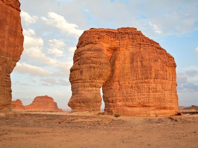 Arabia saudita vista elephant rock alula shutterstock